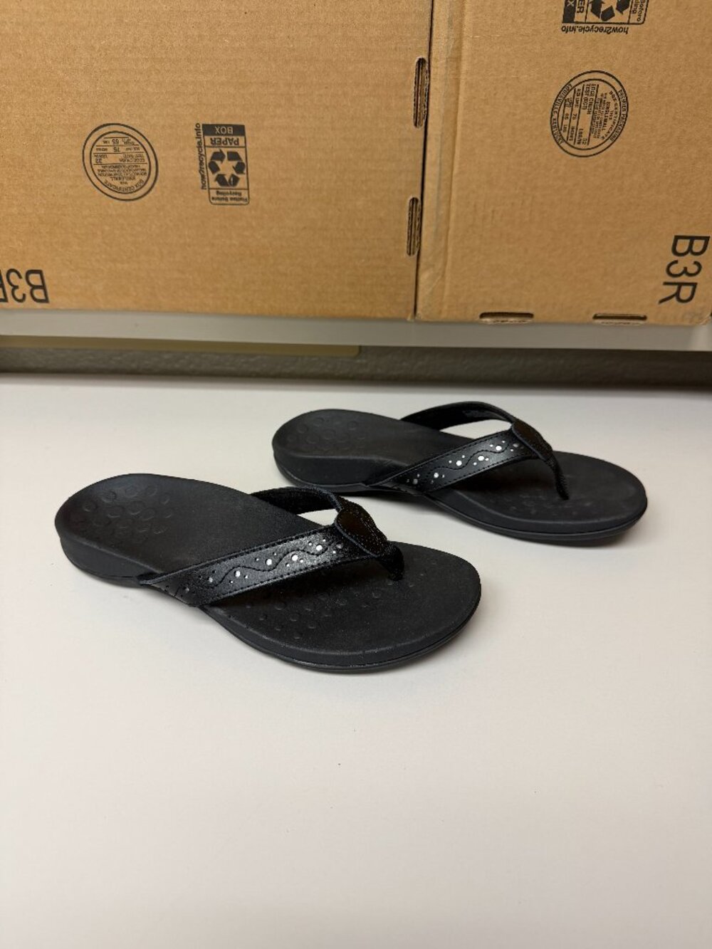 Vionic Aliza sandals - black/black - size 7
